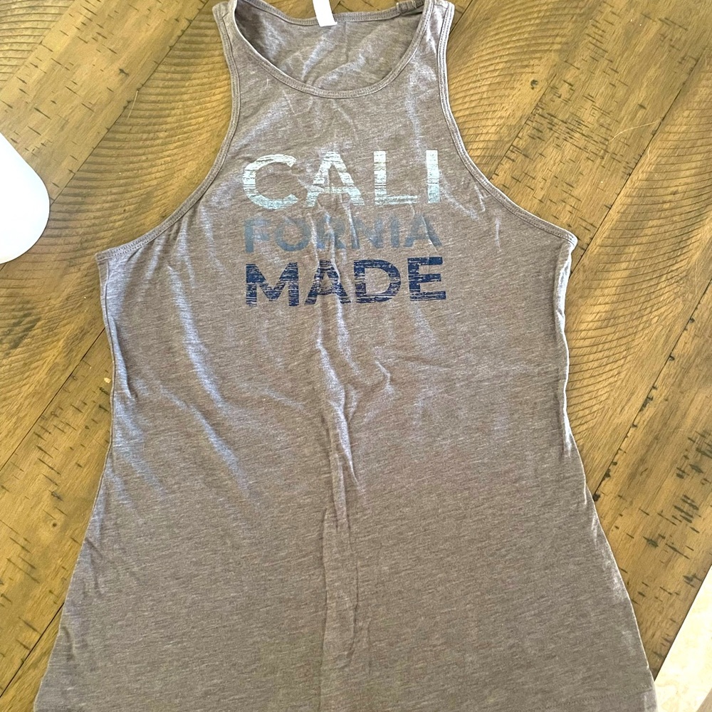 Razor back tank